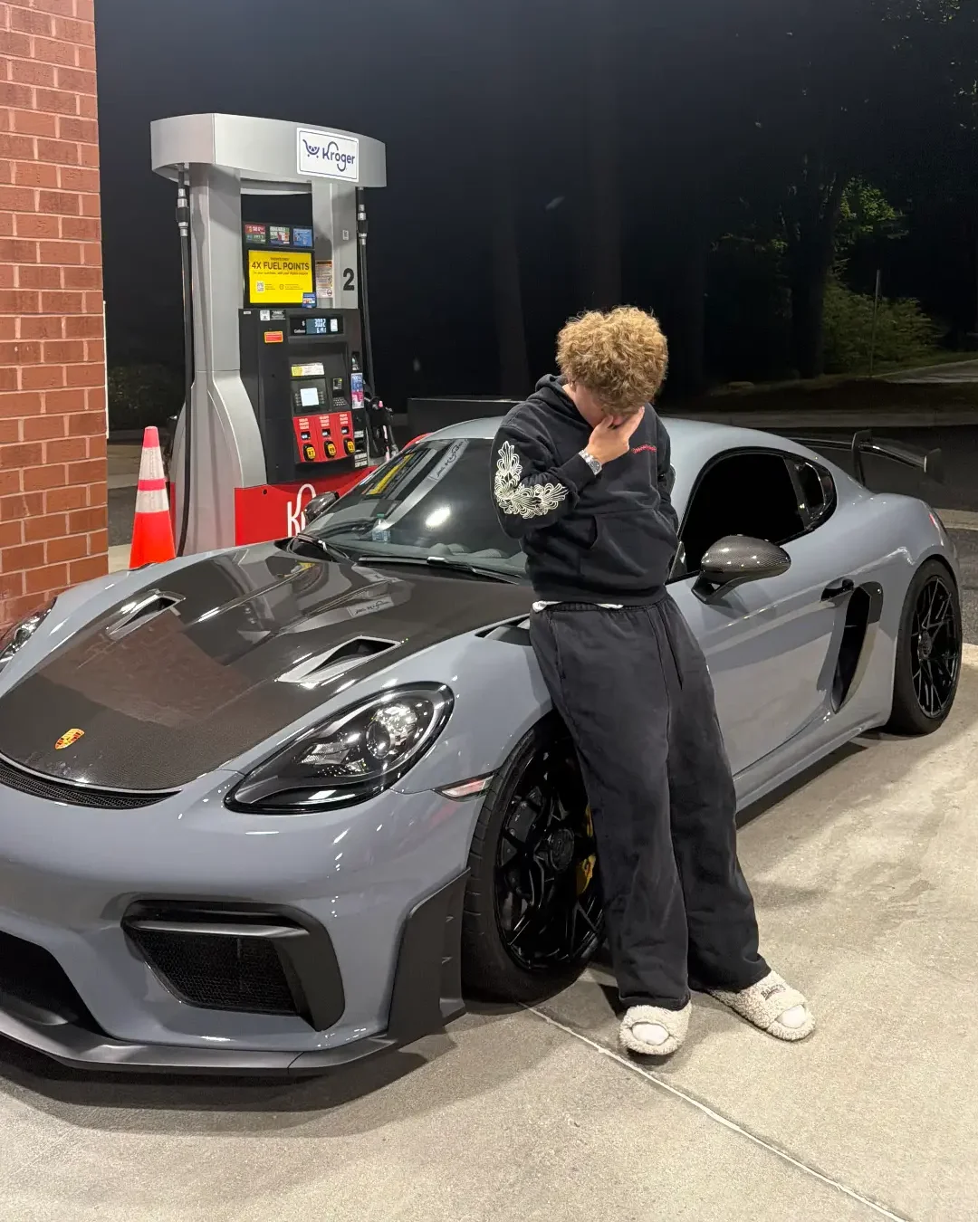 Daniel, founder of InsiderCircle, standing beside a Porsche GT4 RS